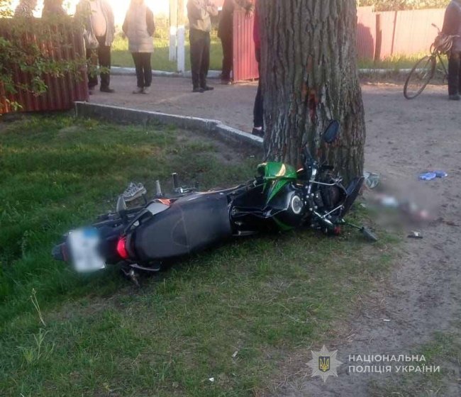 На Волині у ДТП загинули двоє хлопців: 18-річний водій мотоцикла та 17-річний пасажир