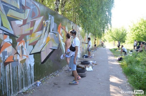 У Луцьку розмалювали 72 метри стіни. ФОТО