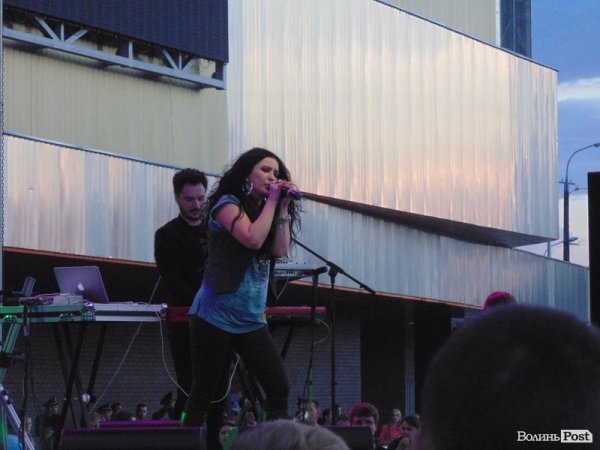 «Дикі» децибели, море народу і зоряні гості: як у Луцьку гуляли під «ПортCity». ФОТО. ВІДЕО