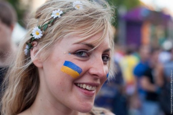 Як вболівають українські фанатки. ФОТО