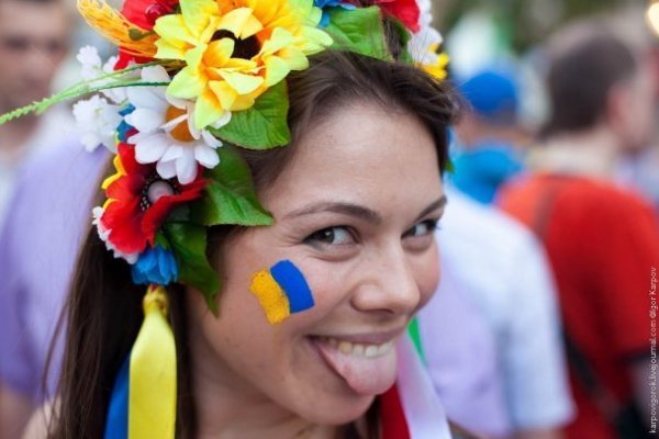 Як вболівають українські фанатки. ФОТО