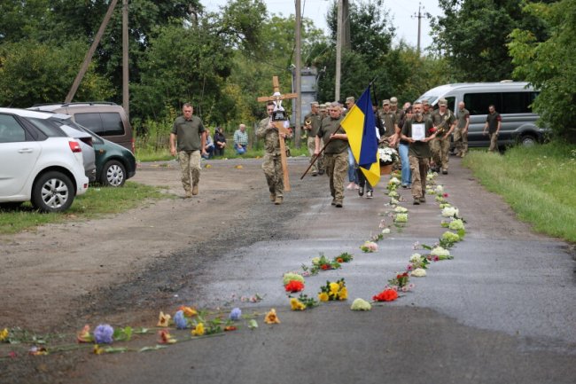 У Луцькій громаді попрощалися з Героєм Олександром Козинцем