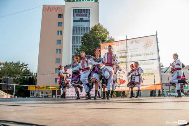 Як колоритні іноземці фестивалили у центрі Луцька. ФОТО