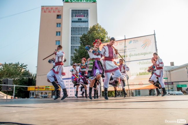 Як колоритні іноземці фестивалили у центрі Луцька. ФОТО