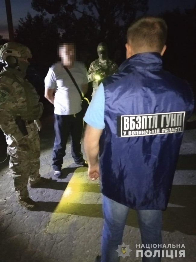 Поліція повідомила деталі затримання чоловіка, який організував канал незаконної міграції на Волині