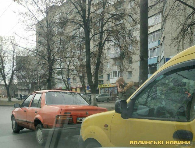 У Луцьку  Renault в'їхало у Ford. ФОТО