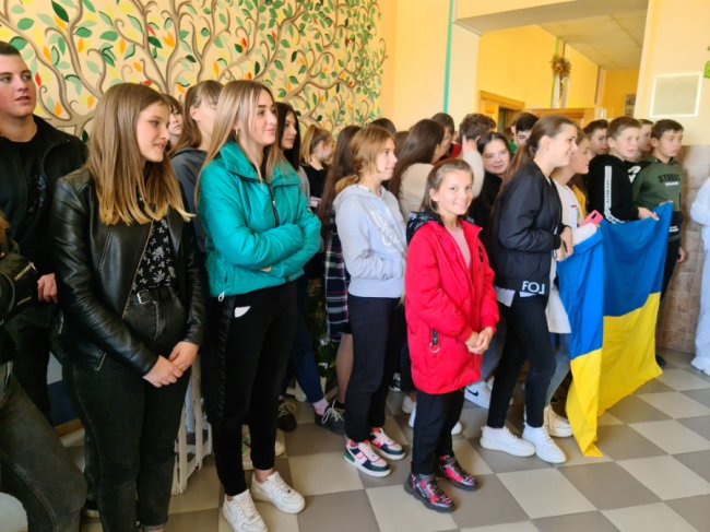 Школярі Лищенського ліцею передали на Схід гостинці для військових