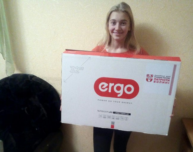 Богдана Шевчик із суперпризом святкової лотереї—телевізором