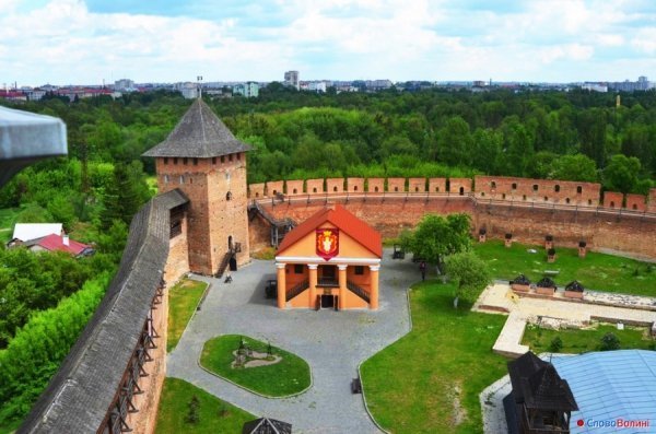 Луцьк з В'їзної вежі замку. ФОТО