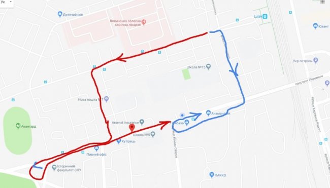 У луцькому дворі просять заборонити рух автівок