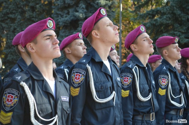 Майбутні правоохоронці: у Луцьку посвятили в ліцеїсти 75 юнаків та дівчат. ФОТО