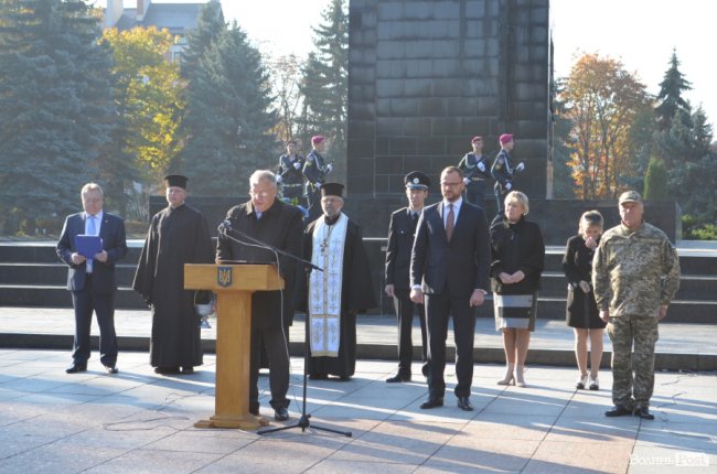 Майбутні правоохоронці: у Луцьку посвятили в ліцеїсти 75 юнаків та дівчат. ФОТО