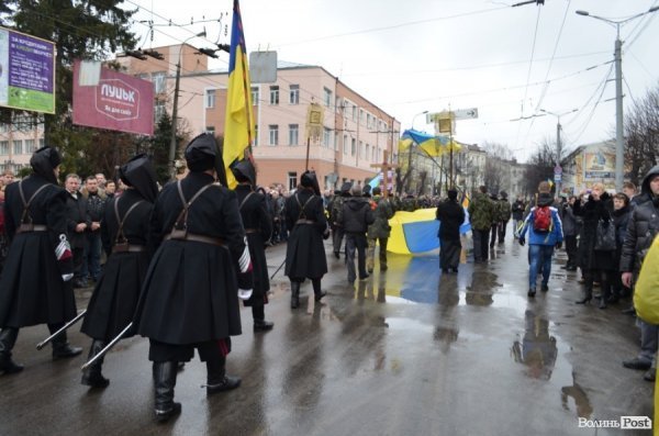 «Герої не вмирають!», – у Луцьку провели в останню путь майданівця. ФОТО. ВІДЕО