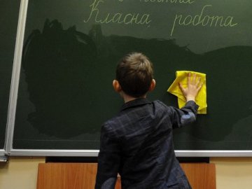 Звичних 45 хвилин: у школах Луцька скасували скорочені уроки