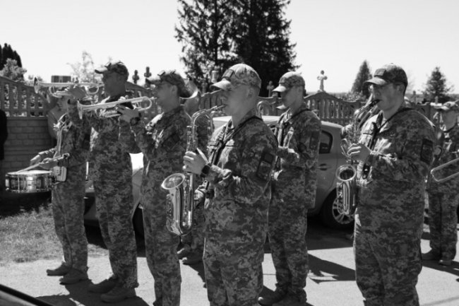 Лучани провели в останню путь Героя Володимира Бессонова