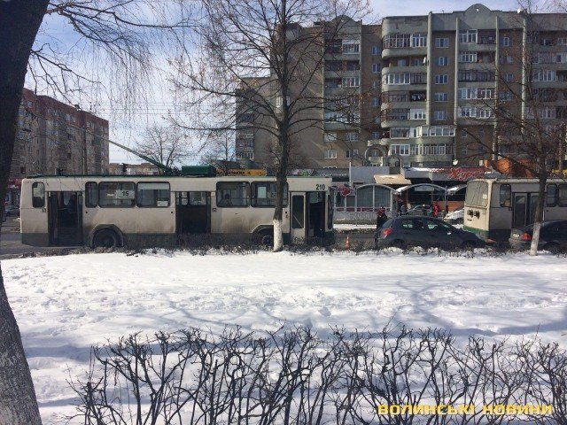 У Луцьку – величезний затор через аварію. ФОТО