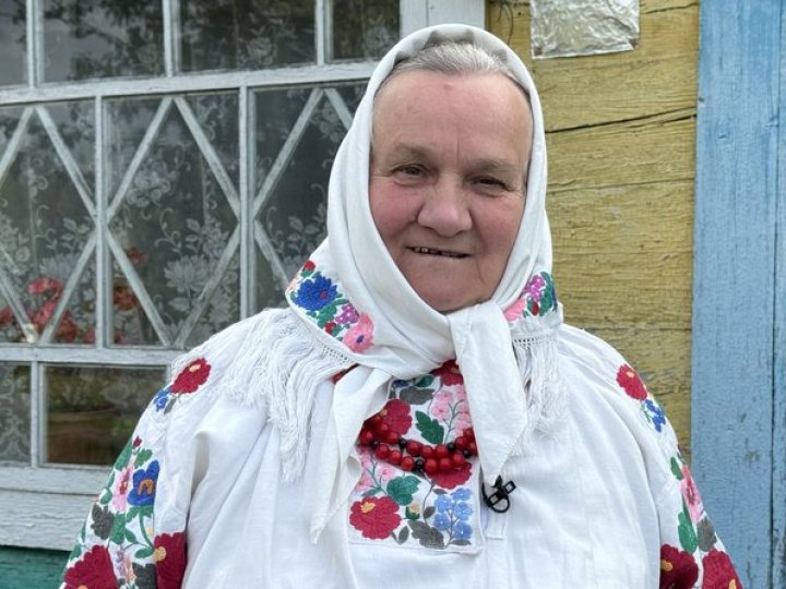 Волинянка зберігає вишиванку, яка є родинною реліквією