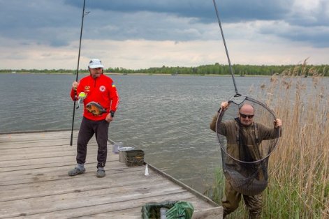 Величезна риба і фотосесія: на Волині – чемпіонат східної Європи зі спортивної ловлі коропа