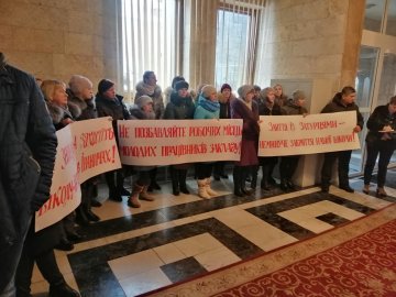 У Волиньраді мітингують педагоги школи-інтернату