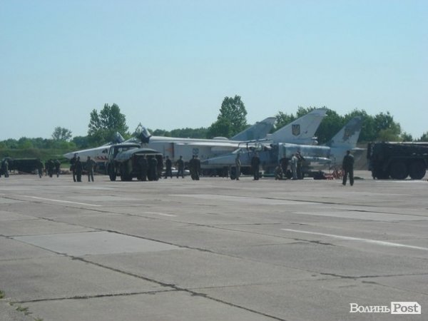 Військові літаки в Луцьку. ФОТО