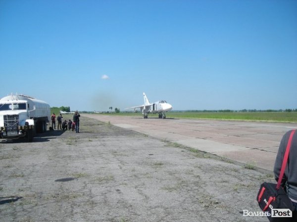 Військові літаки в Луцьку. ФОТО