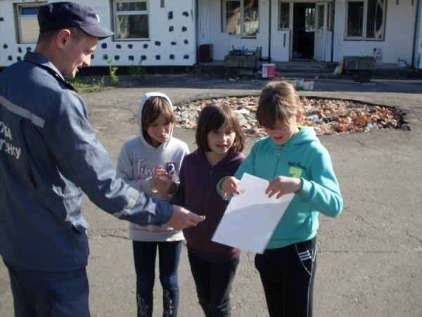 Волинські рятувальники розповіли місцевим жителям як діяти при загрозі терористичного акту