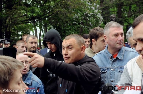 У Тернополі в День Перемоги «скрутили» свободівців. ФОТО. ВІДЕО