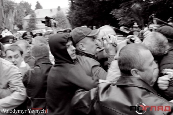 У Тернополі в День Перемоги «скрутили» свободівців. ФОТО. ВІДЕО