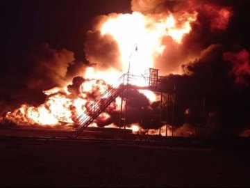 На Житомирщині після авіаударів РФ горять нафтобази. ВІДЕО