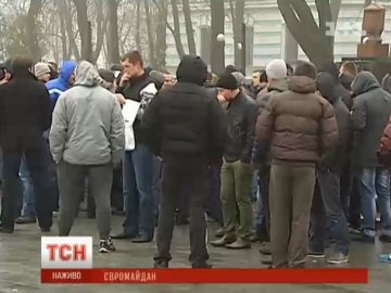 У Київ звезли п'ять тисяч «тітушків», - Тягнибок  