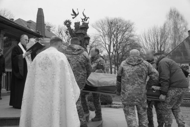 Загинув понад рік тому: на Волині попрощались із Героєм Олександром Келлером