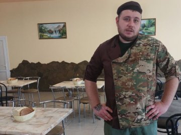 Ресторанну кухню поміняв на військову: лучанин готує обіди для нацгвардійців. ВІДЕО