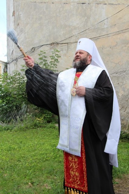 Владика Михаїл освятив монастир у Луцьку