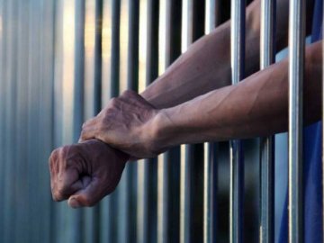 На Волині людину два місяці незаконно тримали за ґратами