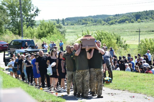 У Луцькій громаді попрощалися із загиблим на війні Героєм Миколою Гайдаєм. ФОТО