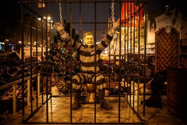 Ніч на Майдані в очікуванні штурму. ФОТО