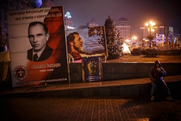 Ніч на Майдані в очікуванні штурму. ФОТО