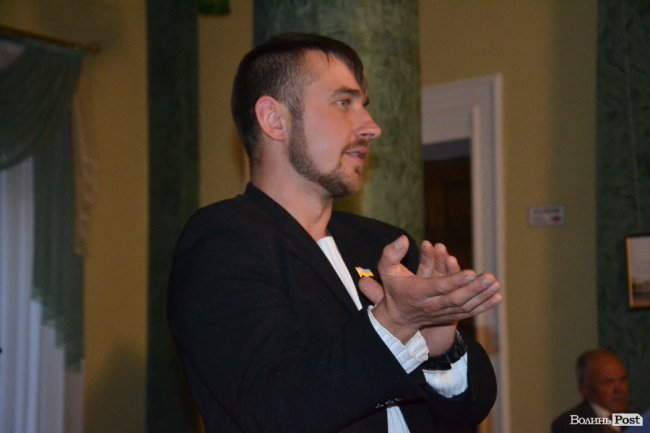 На «Файній гутірці» говорили про політику та співали