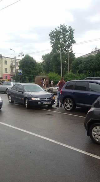 У центрі Луцька - подвійна аварія