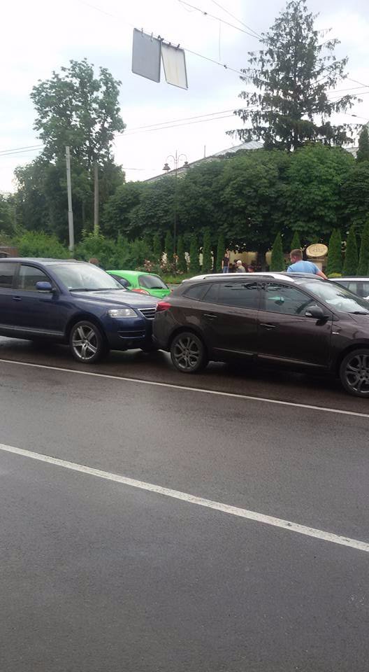 У центрі Луцька - подвійна аварія