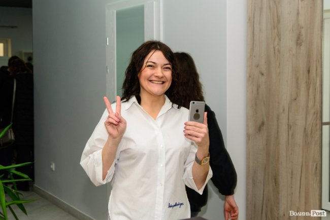 Зі знижками та цінними подарунками: у Луцьку грандіозно відкрилий шоурум меблів і декору «МакКо»*