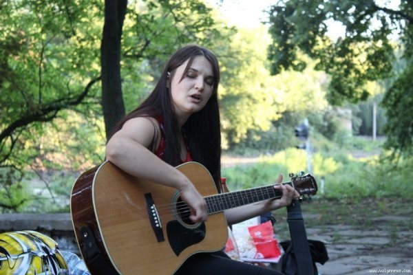 Як прибирали біля луцького слоника. ФОТО