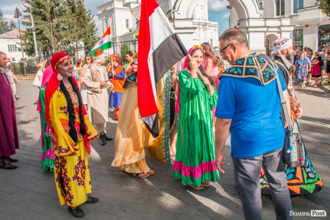 Від Мексики до Індії: грандіозний міжнародний фестиваль стартував у Луцьку. ФОТО