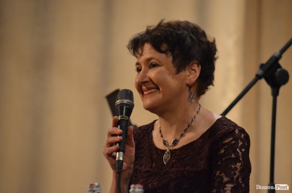 У Луцьку - творчий тандем: Оксана Забужко та «Сестри Тельнюк». ФОТО. ВІДЕО