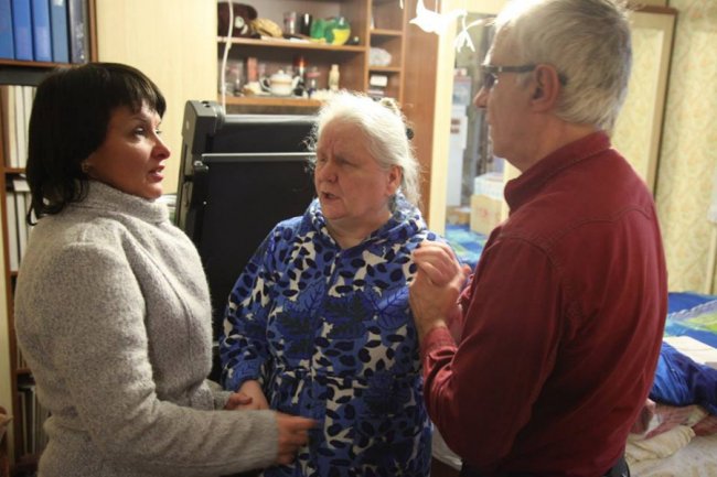 Волонтерка від Бога: зворушлива історія про незрячу бабусю з Луцька