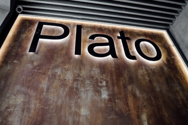 Вивіска для бізнес-центру PLATO