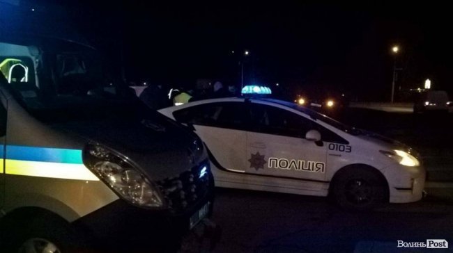 У Луцьку BMW в'їхало в дерево