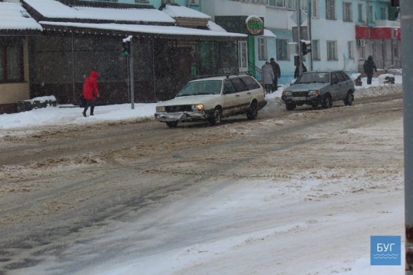 У Володимирі комунальники воюють зі снігом на вулицях