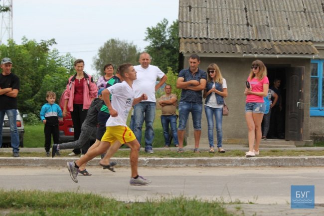 Пливли, крутили педалі і бігли: на Волині відбувся Чемпіонат України з крос-триатлону