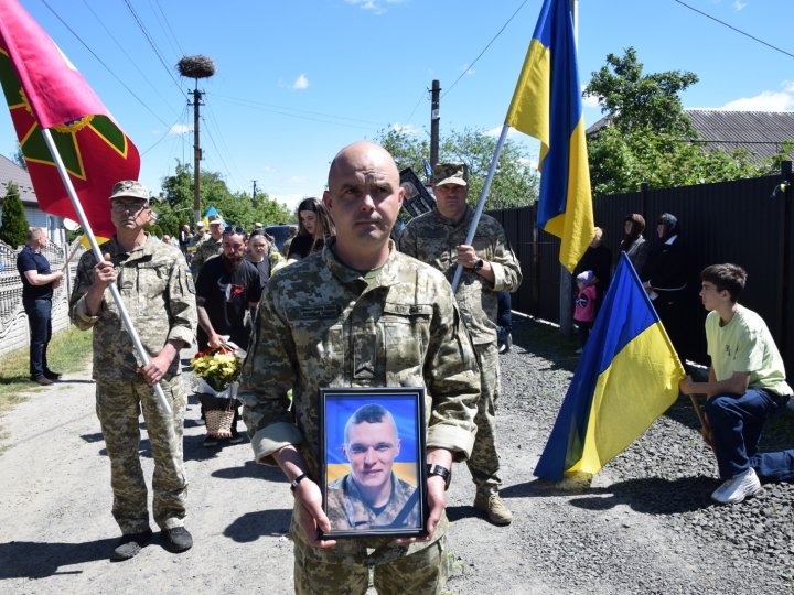 На Волині попрощалися з прикордонником Іллею Добринюком, який загинув біля Авдіївки. ФОТО